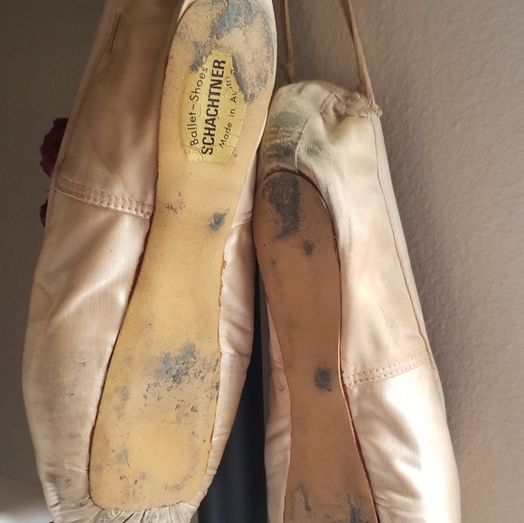**RARE** Signed Ballet Toe shoes - Picture 4 of 6